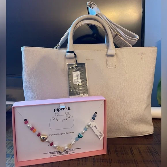 MATT & NAT Elegant & Spacious White Laptop Bag NWT + $20 USD Value Gift - Picture 9 of 16